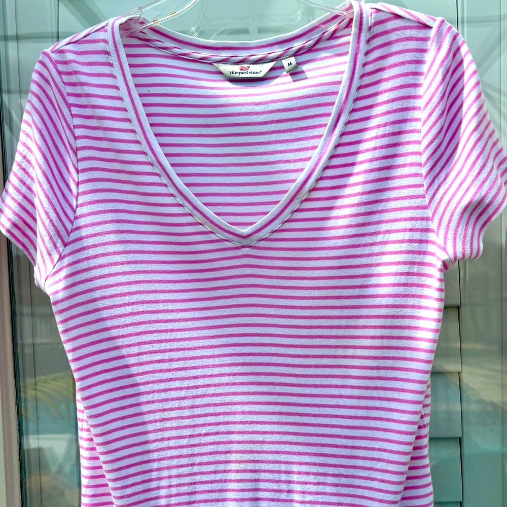 Vineyard Vines ribbed v neck tee.